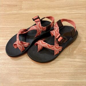 Chaco Z/2 Classic Beaded Sandals Women’s 7 Hiking Toe Loop Coral Peach Outdoors